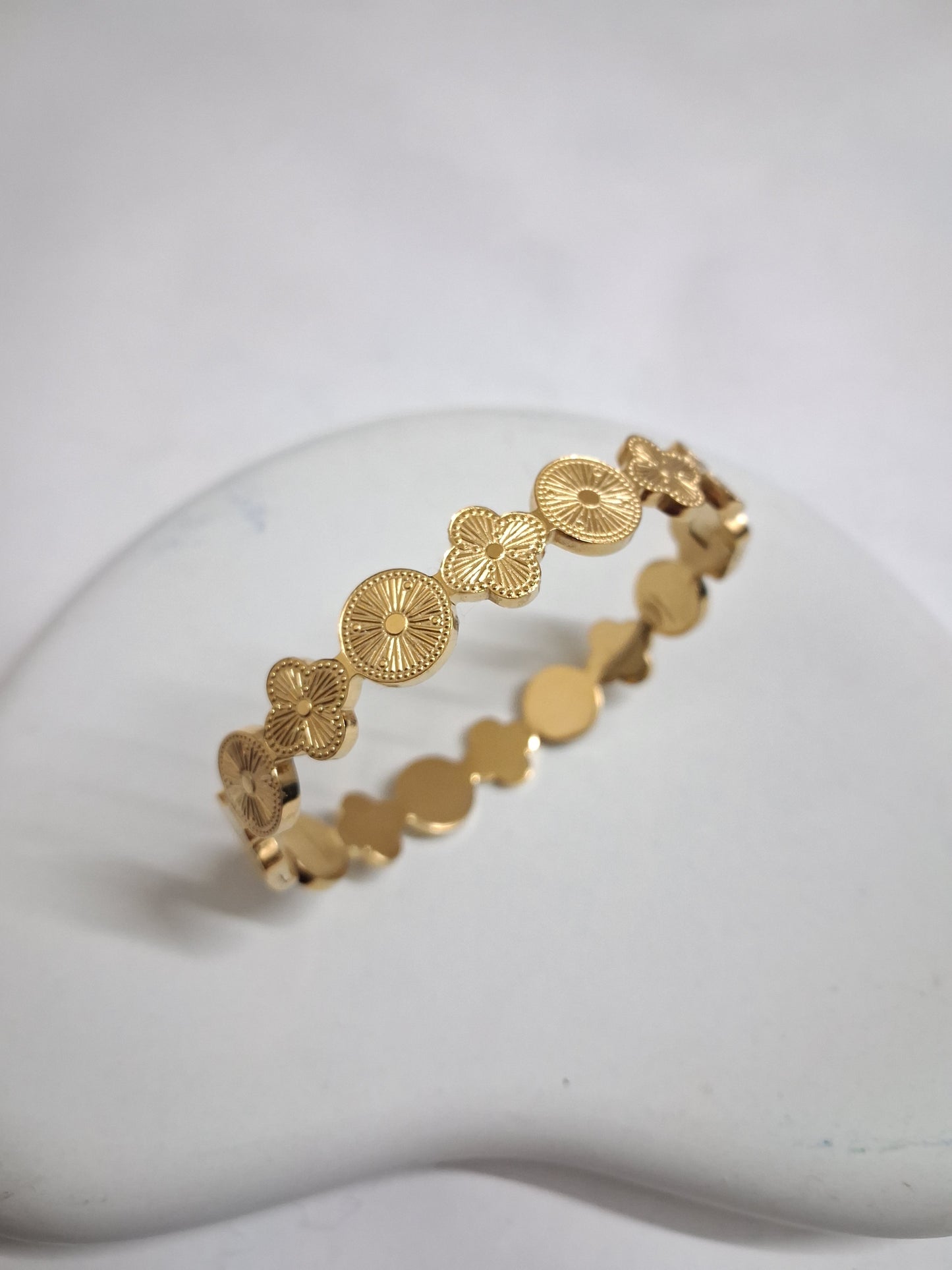 Round and Clover Bracelet