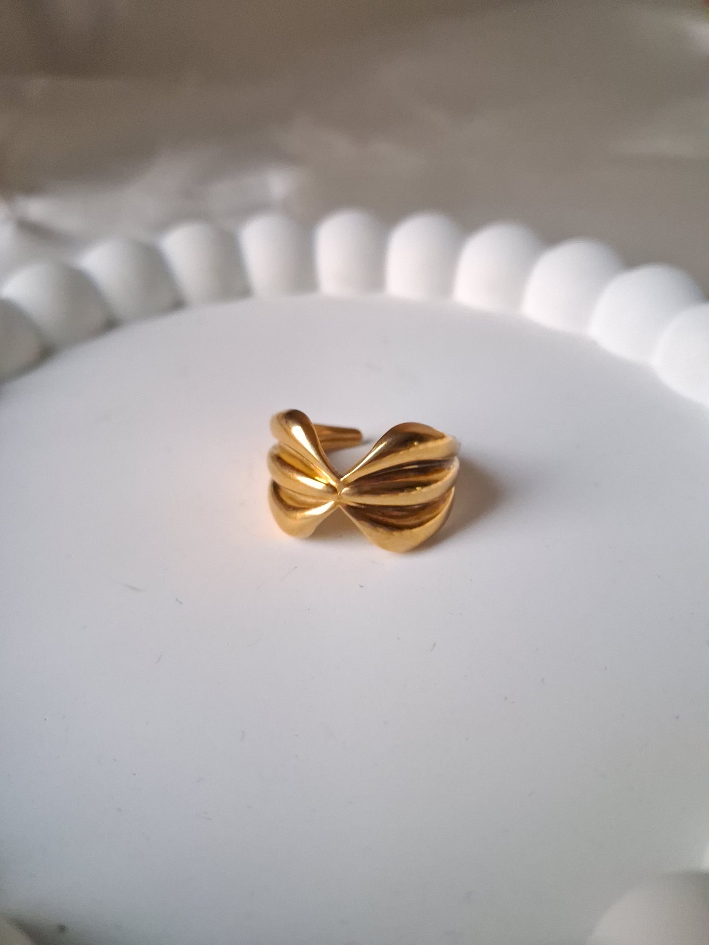 Twisted Bow Ring