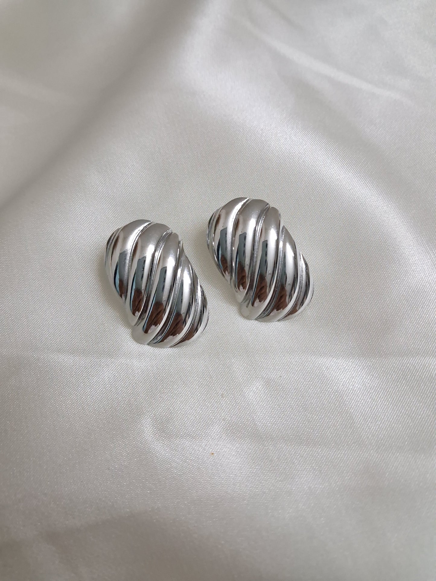 Oval Lined Earring