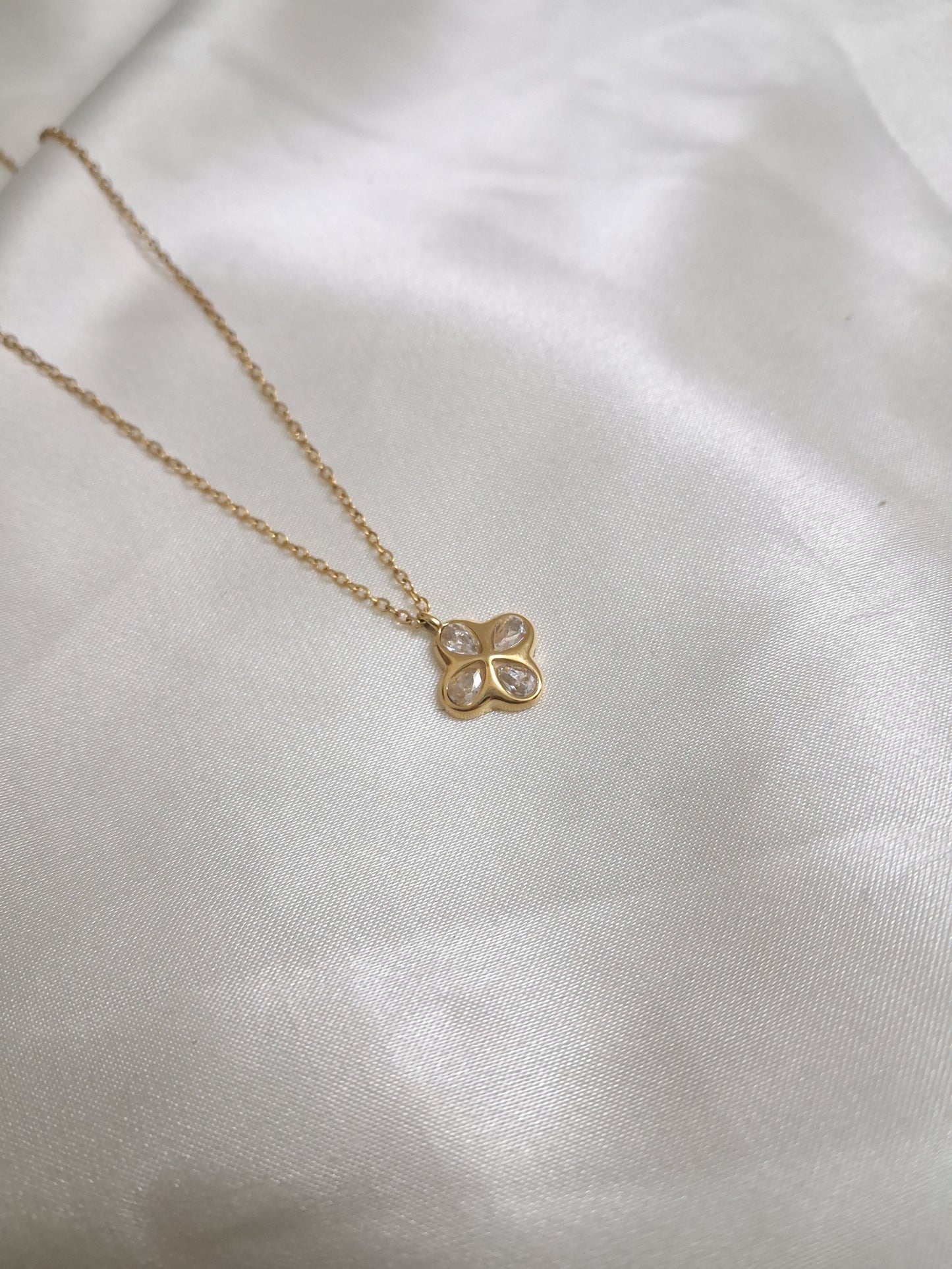 Stoned Floral chain
