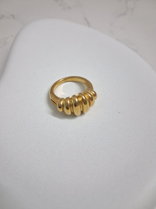 Crossaint Ring