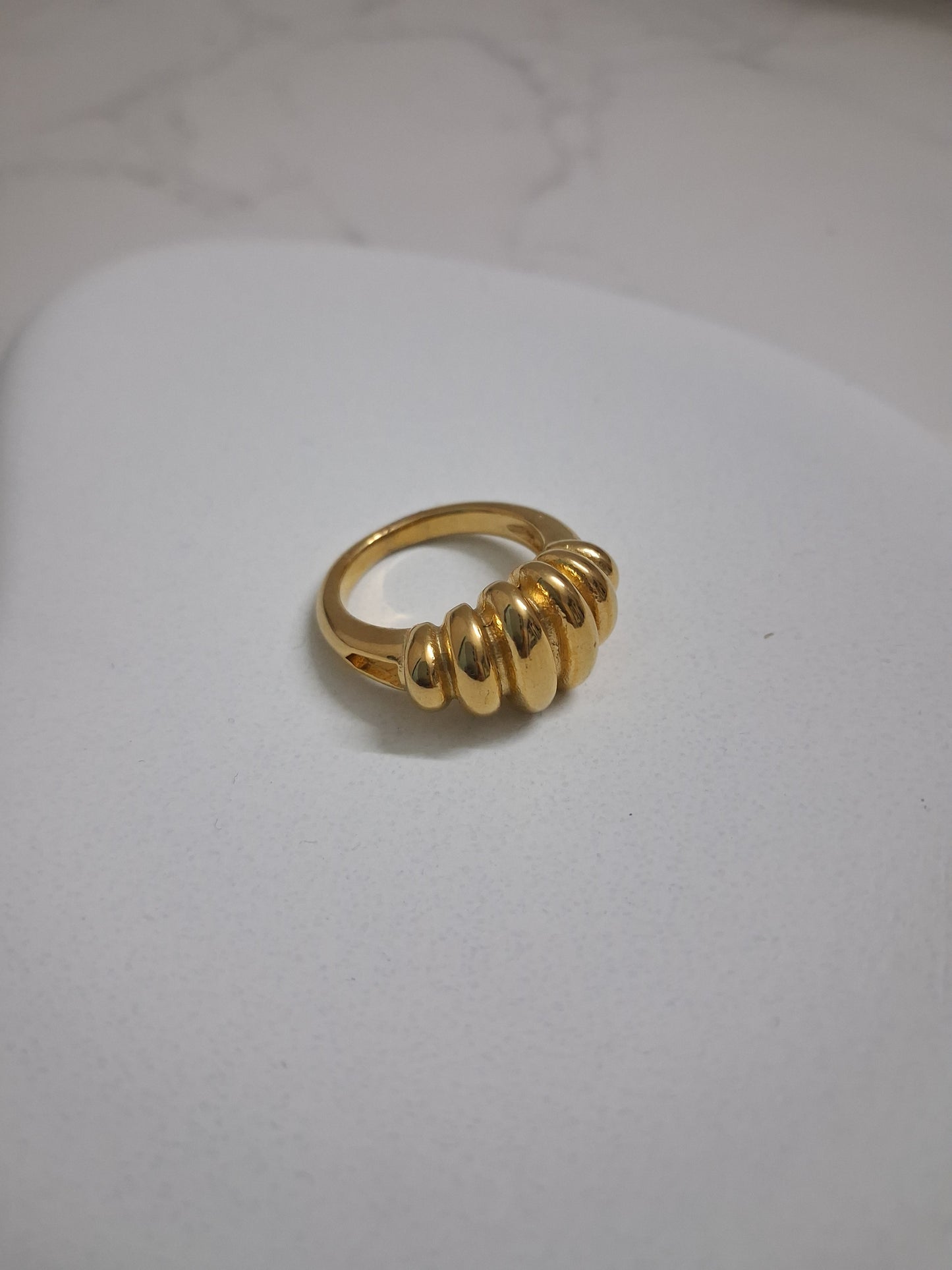 Crossaint Ring
