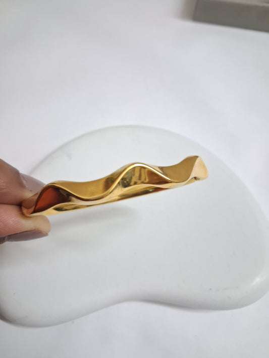 Wavy Bracelet