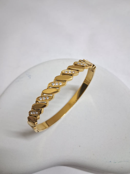 Slanting Oval Designer Bracelet