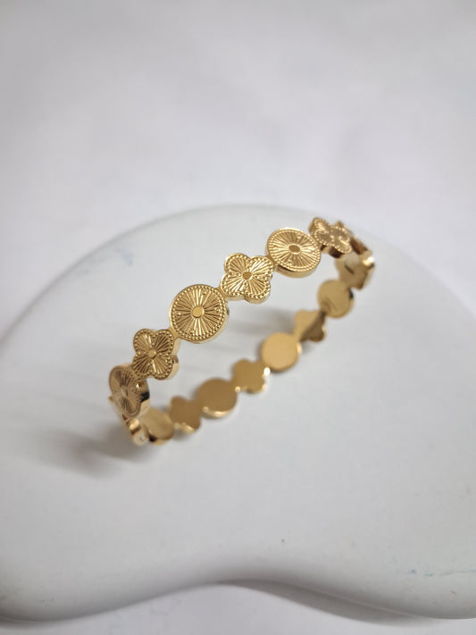 Round and Clover Bracelet