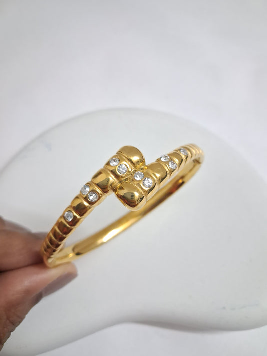 Overlap Bracelet with Stones