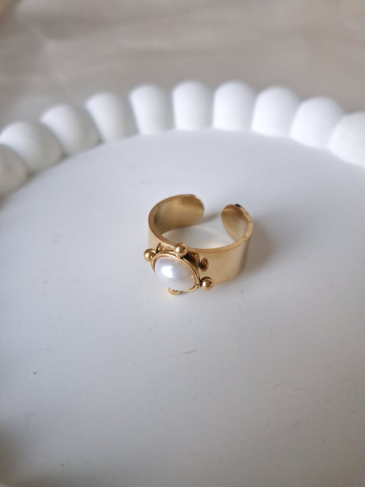 Single Pearl Bold Ring