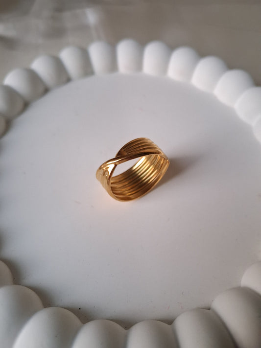 Criss Cross Ring