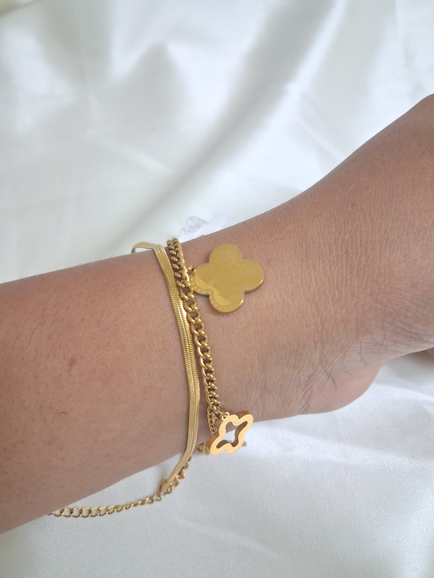Clover Hollow Chain Bracelet