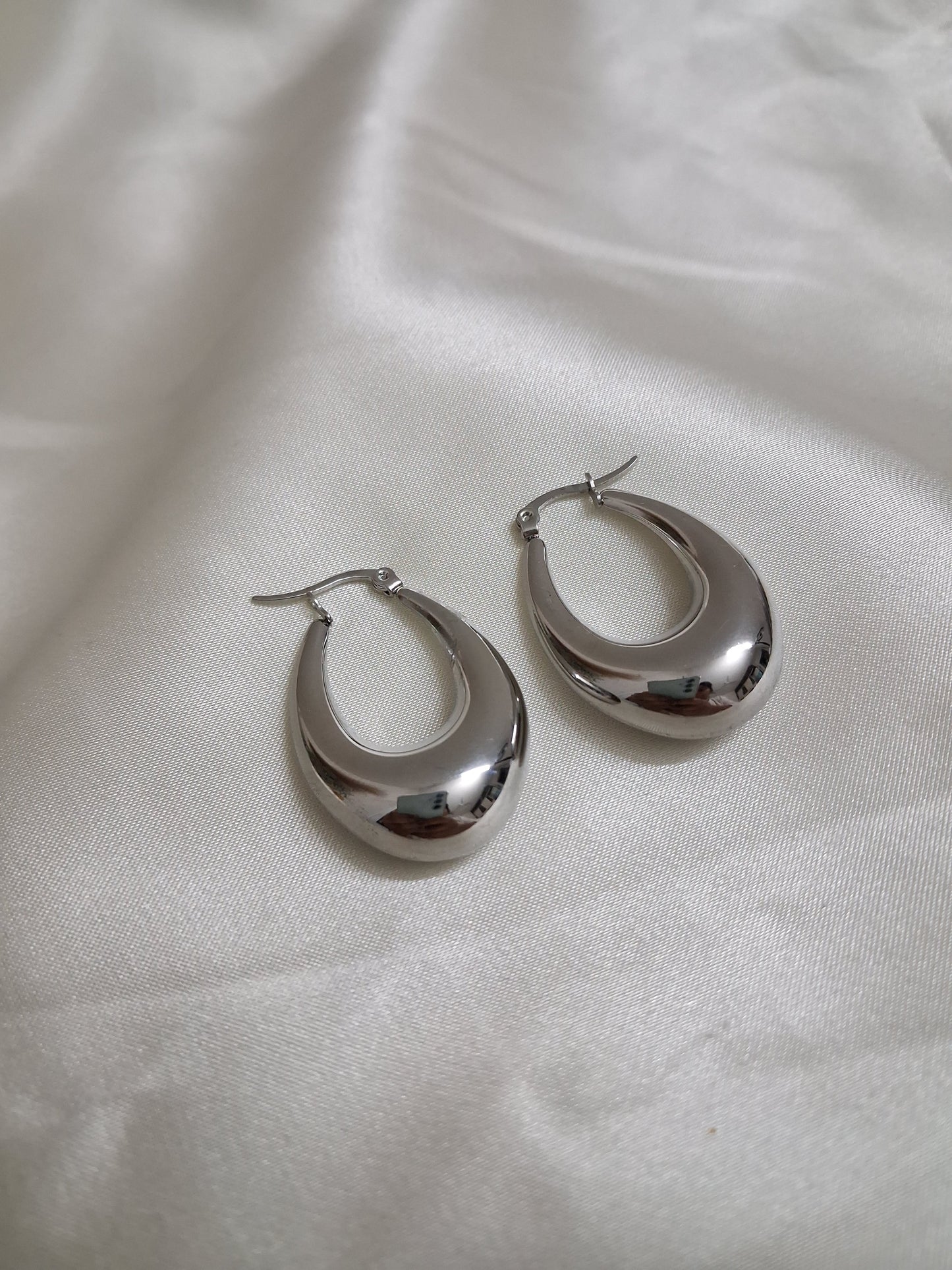 Oval Hoop- Silver