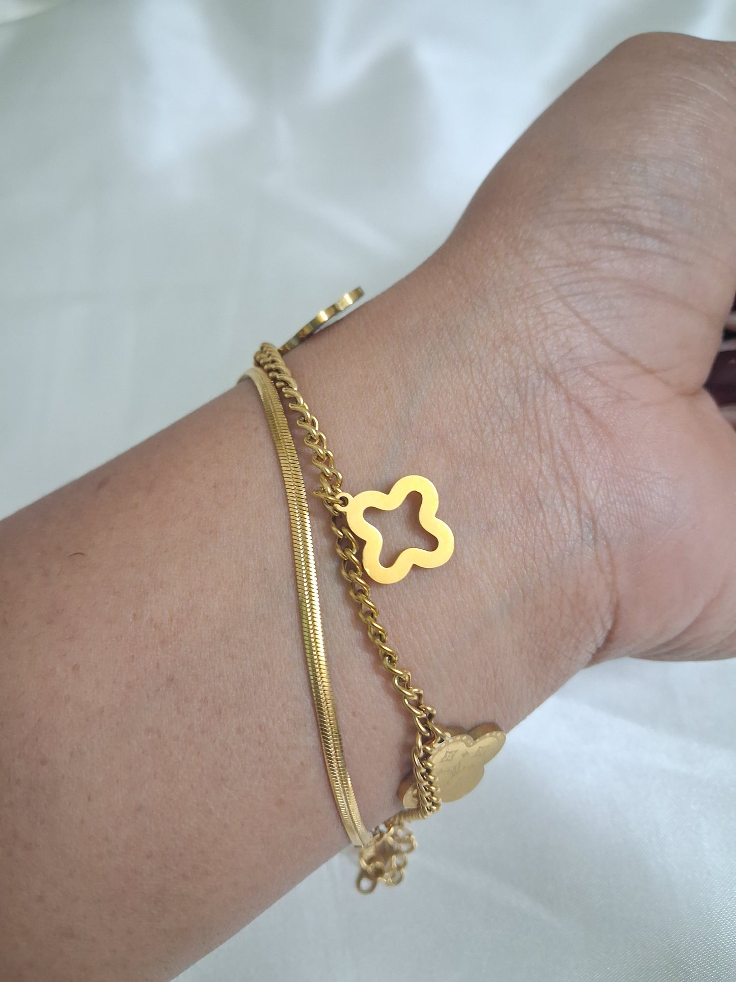 Clover Hollow Chain Bracelet