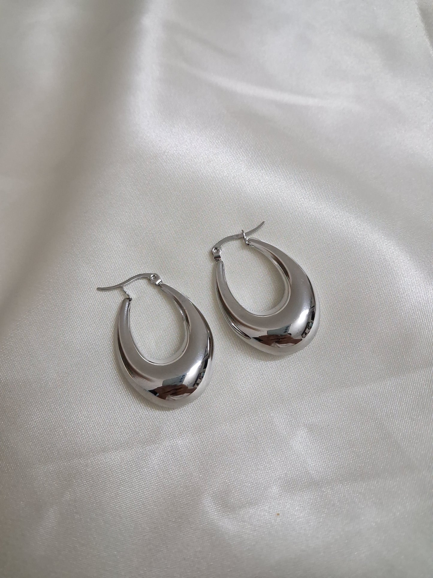 Oval Hoop- Silver