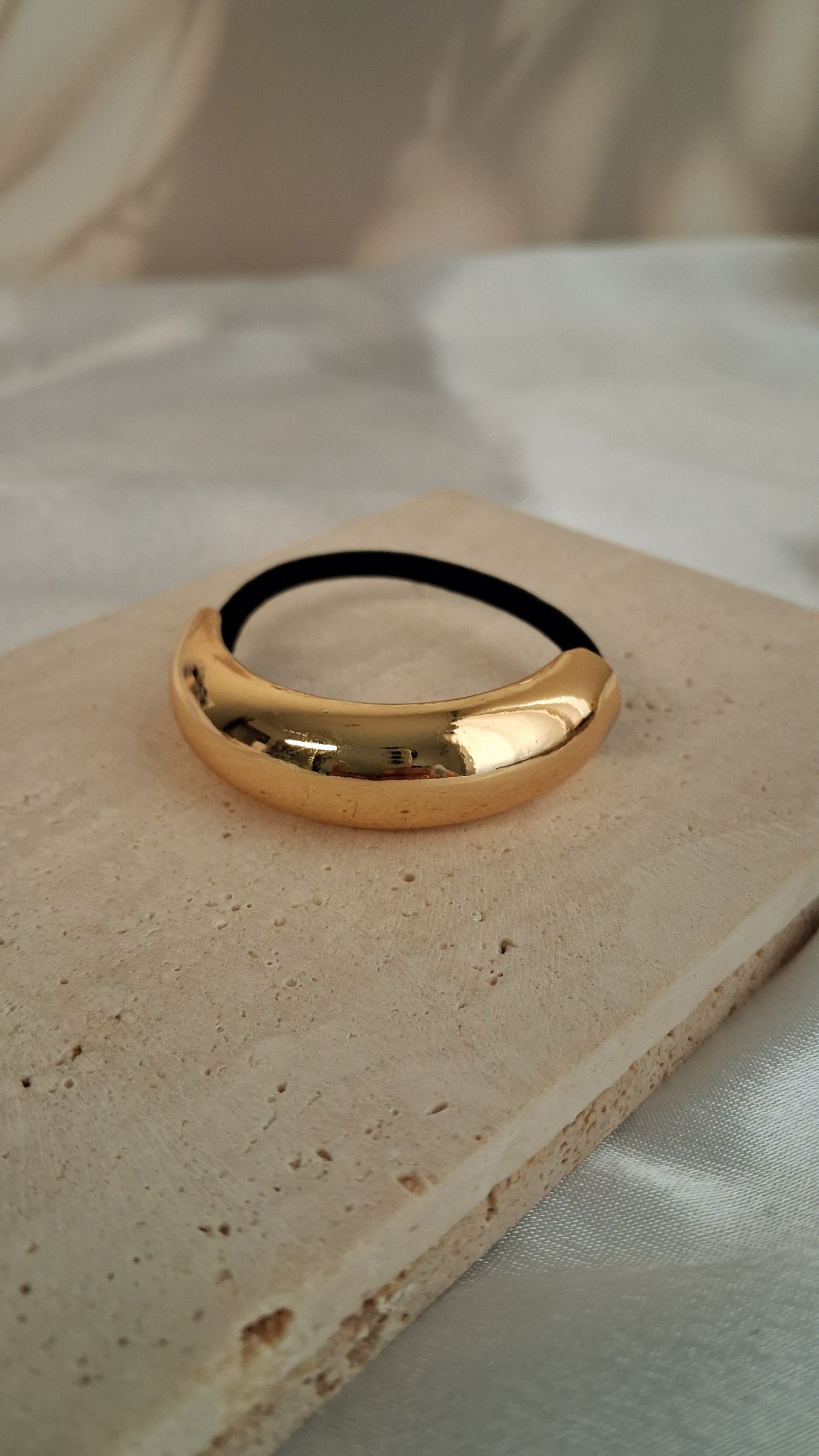 Single Arc Hair Tie