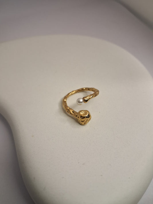 Hammered Ring with Pearl